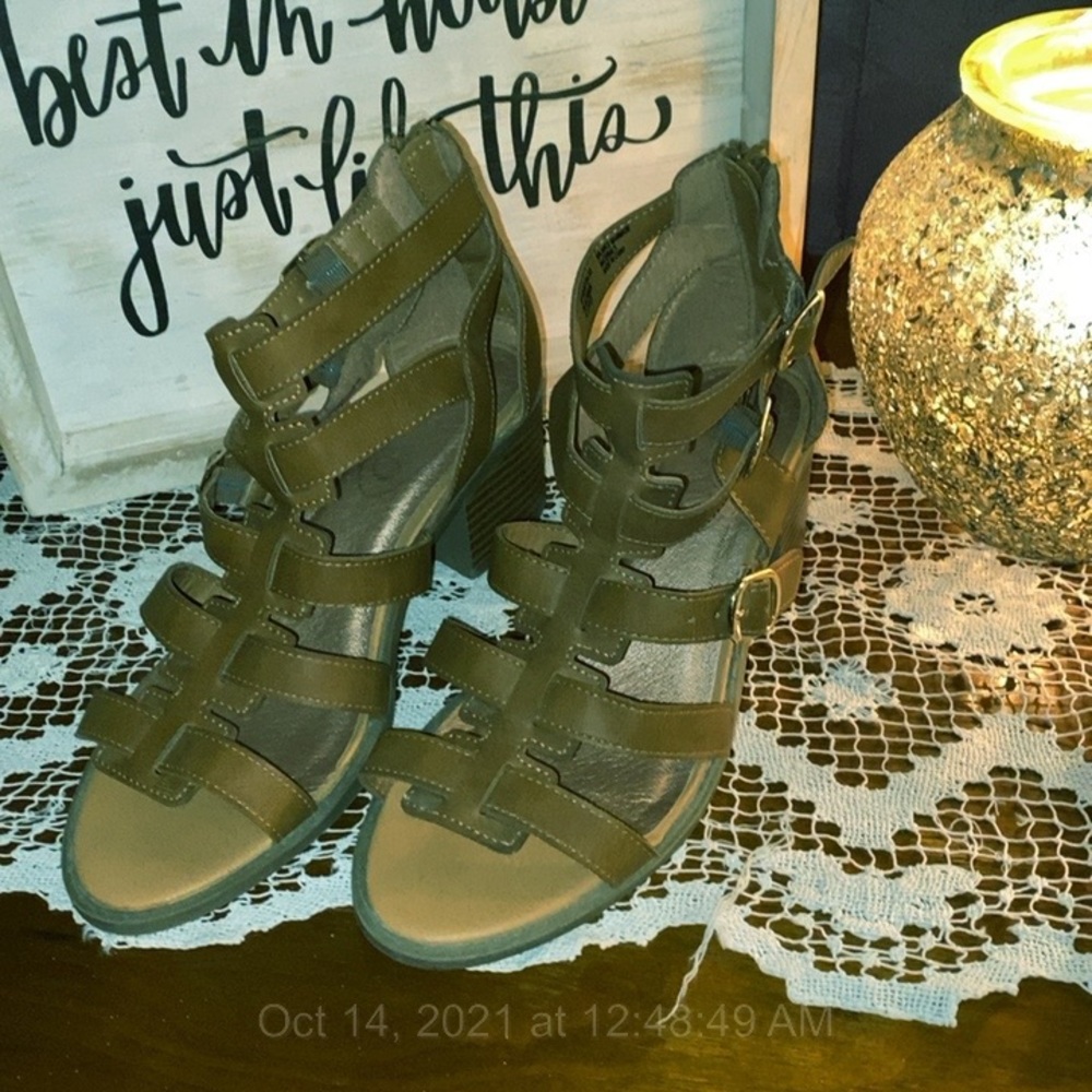 XOXO European size 4 (US6) heeled sandals